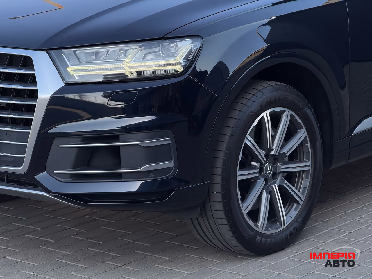 Audi Q7 - фото 7