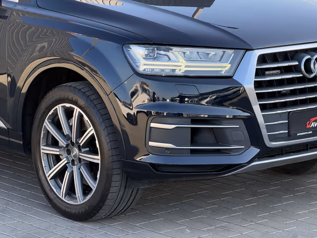 Audi Q7 - фото 5