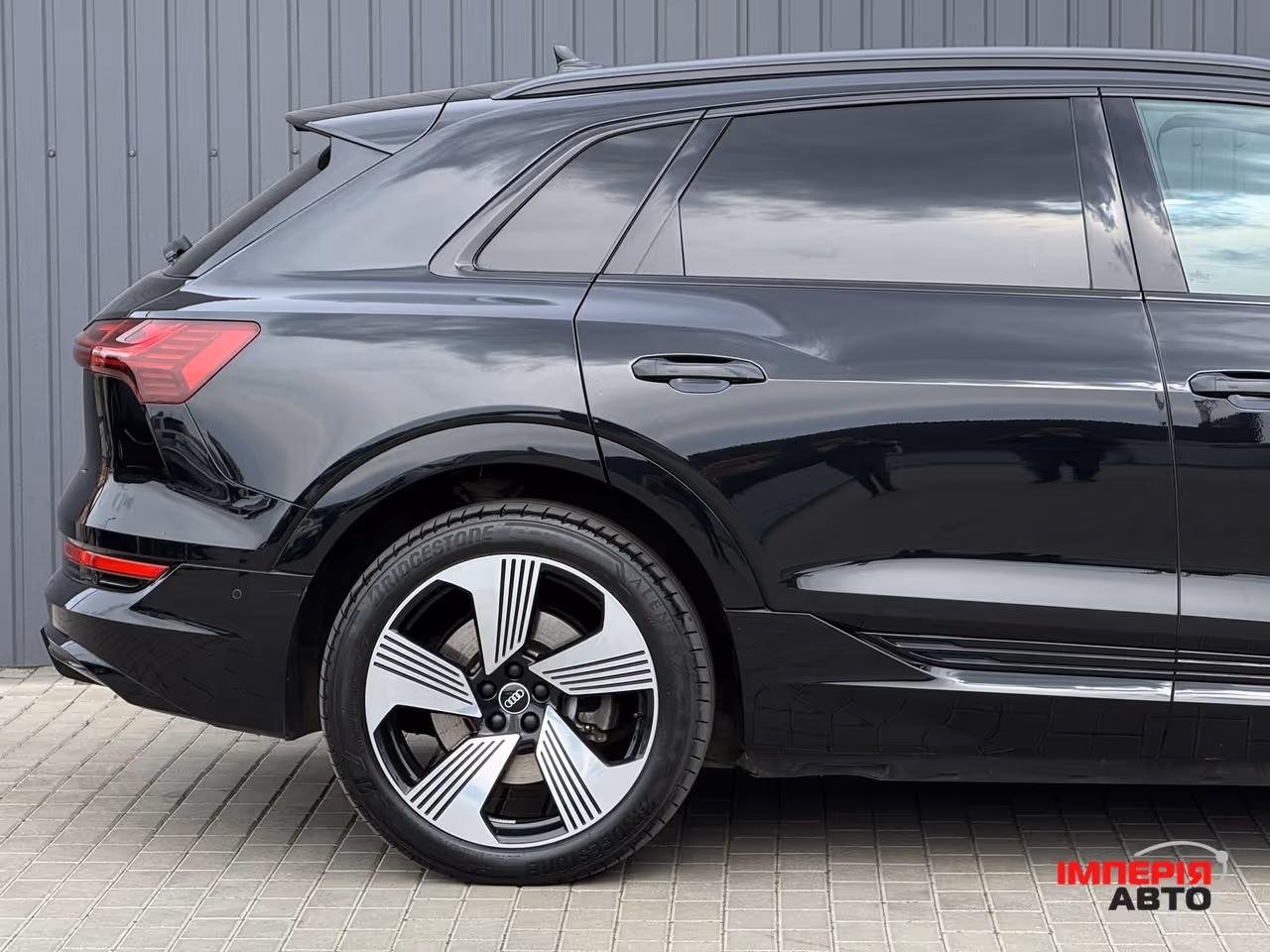 Audi e-tron S - фото 13