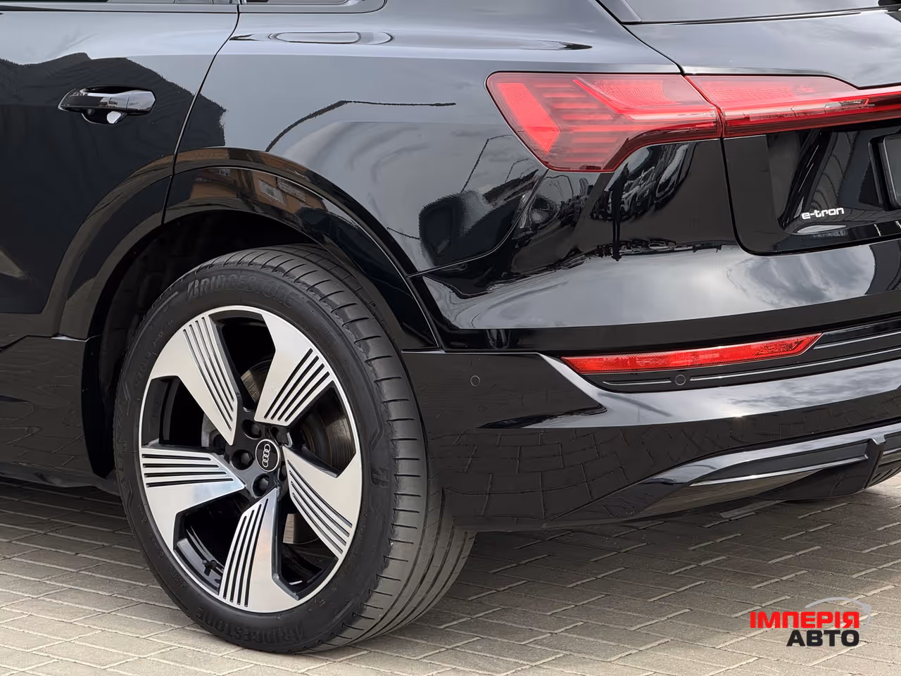 Audi e-tron S - фото 21