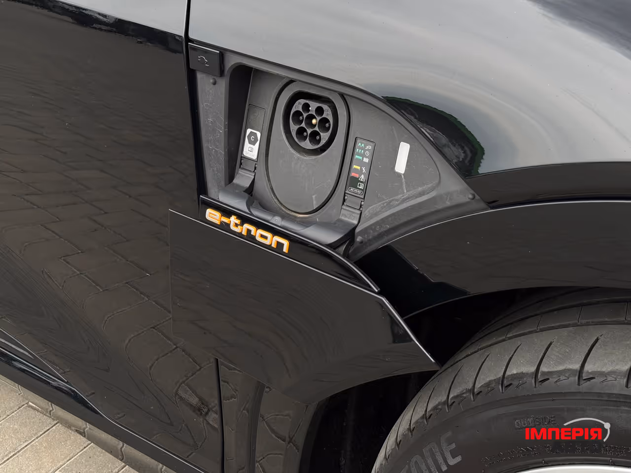 Audi e-tron S - фото 17