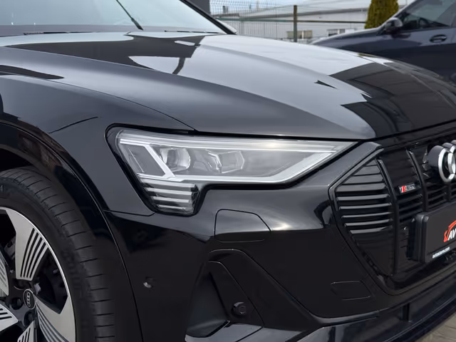 Audi e-tron S - фото 5