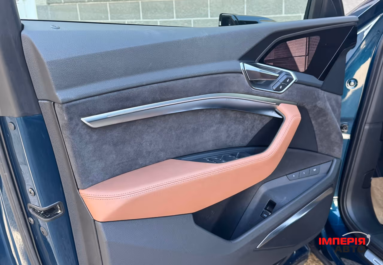 Audi e-tron - фото 7
