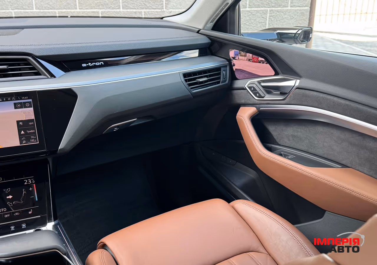 Audi e-tron - фото 8