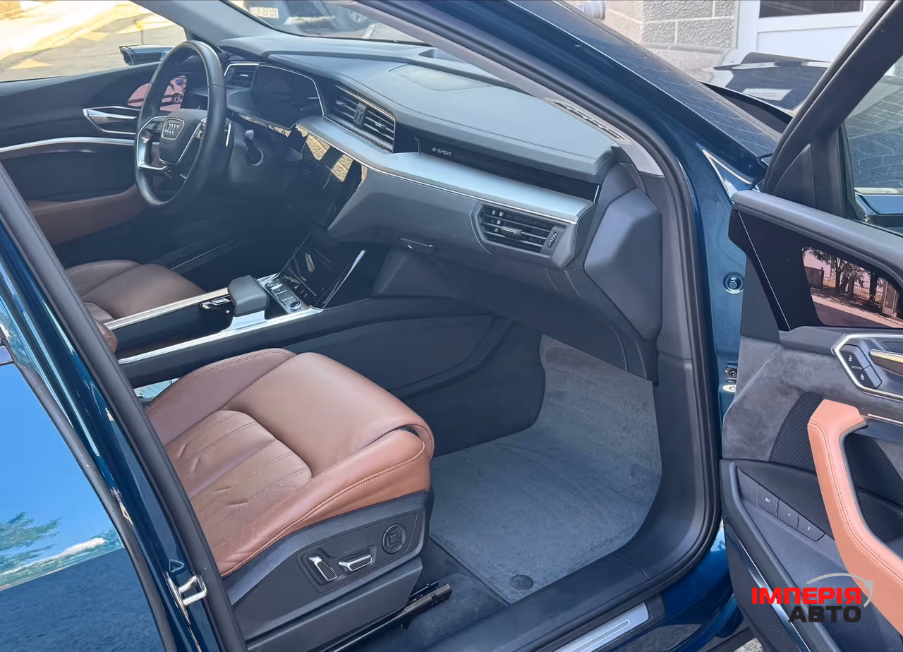 Audi e-tron - фото 9