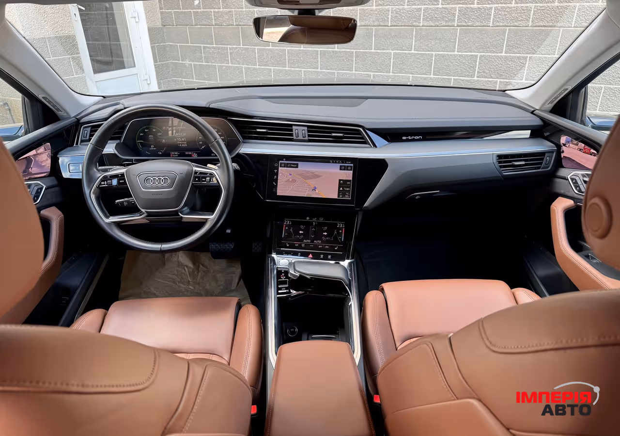 Audi e-tron - фото 1