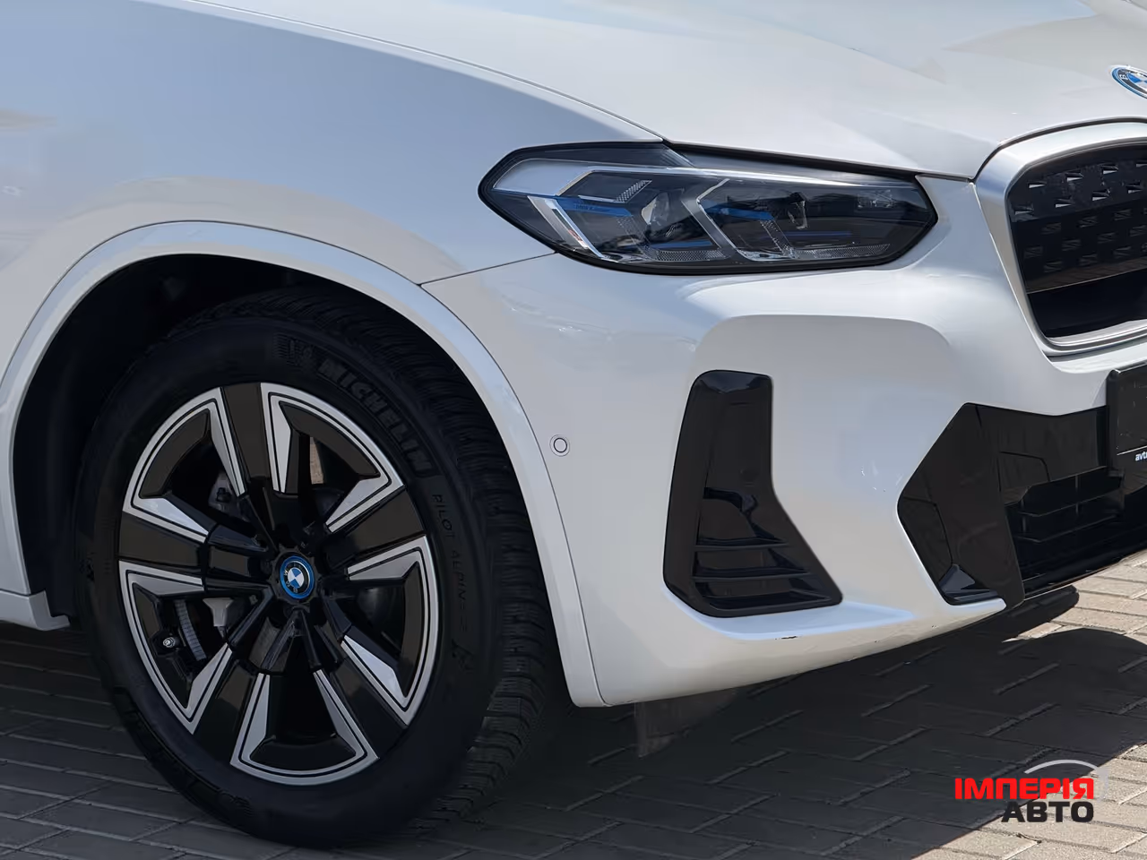 BMW iX3 - фото 4