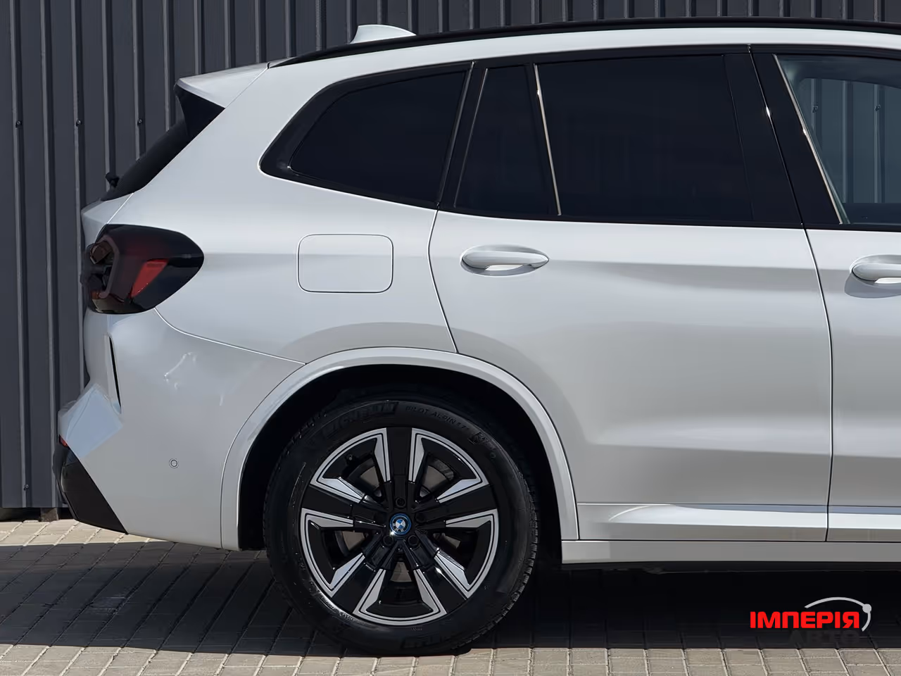 BMW iX3 - фото 12