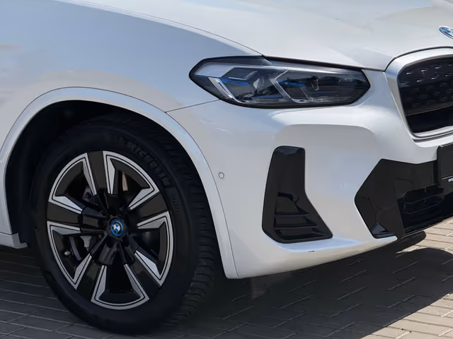 BMW iX3 - фото 4