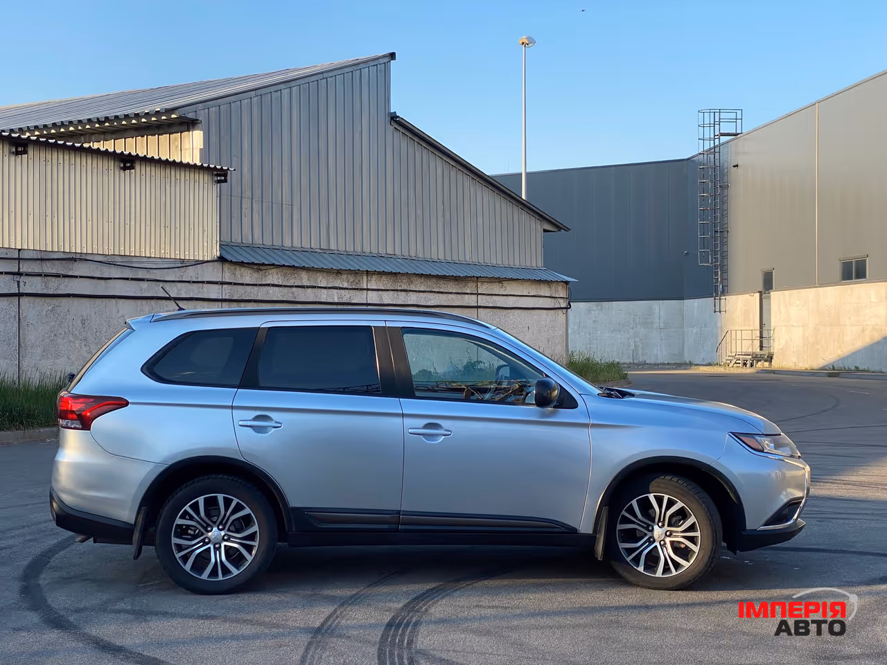 Mitsubishi Outlander - фото 12