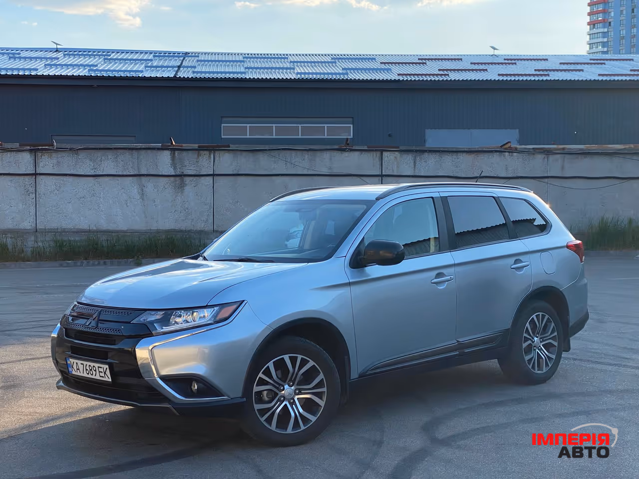 Mitsubishi Outlander - фото 1