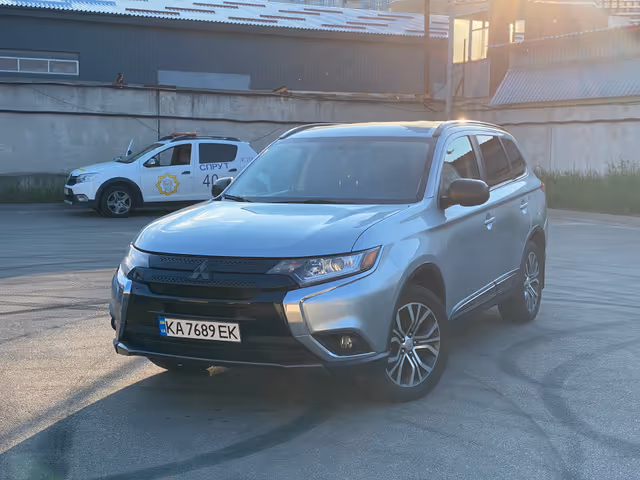 Mitsubishi Outlander - фото 5