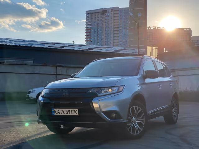 Mitsubishi Outlander - фото 4