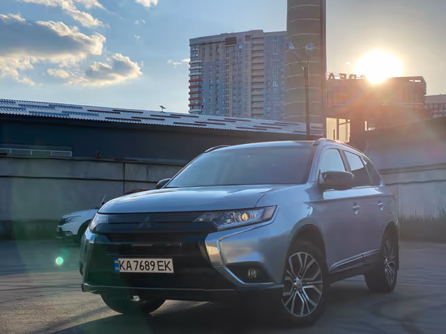 Mitsubishi Outlander - фото 3