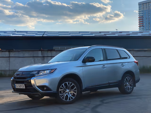 Mitsubishi Outlander - фото 2