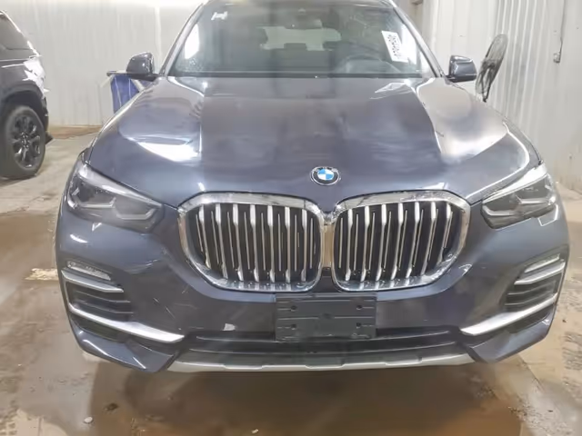 BMW X5 - фото 1