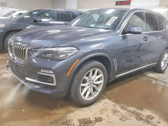 BMW X5 - фото 2