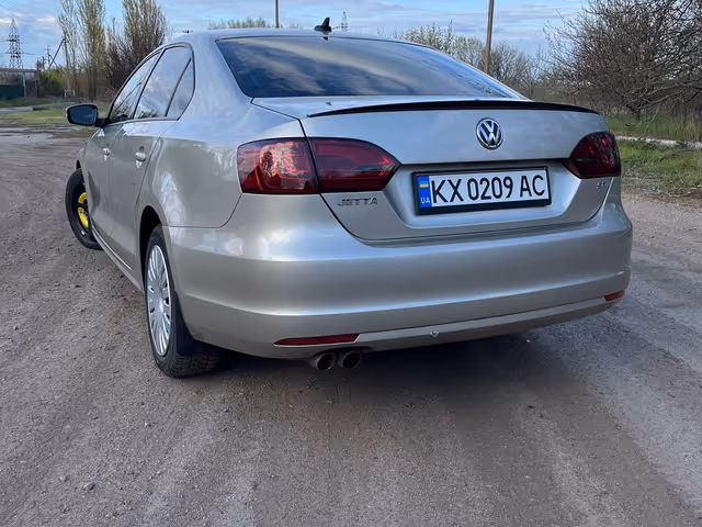 Volkswagen Jetta - фото 3