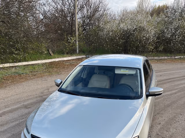 Volkswagen Jetta - фото 1