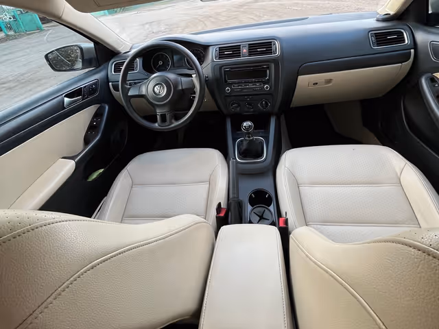 Volkswagen Jetta - фото 5