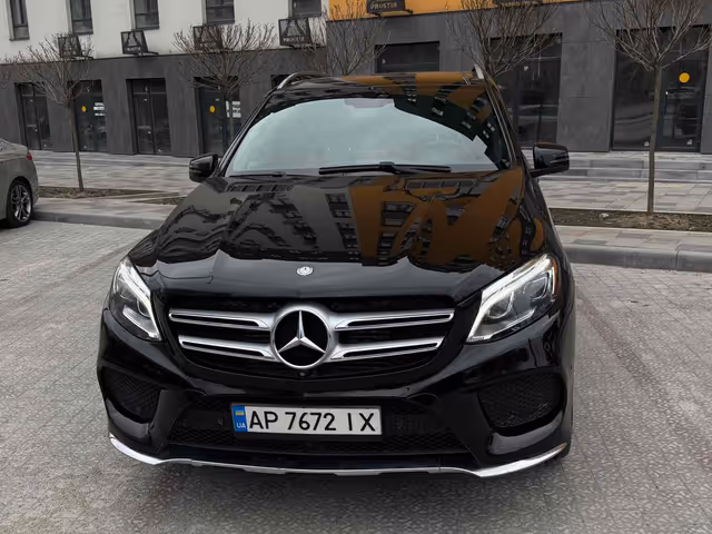 Mercedes-Benz GLE - фото 1