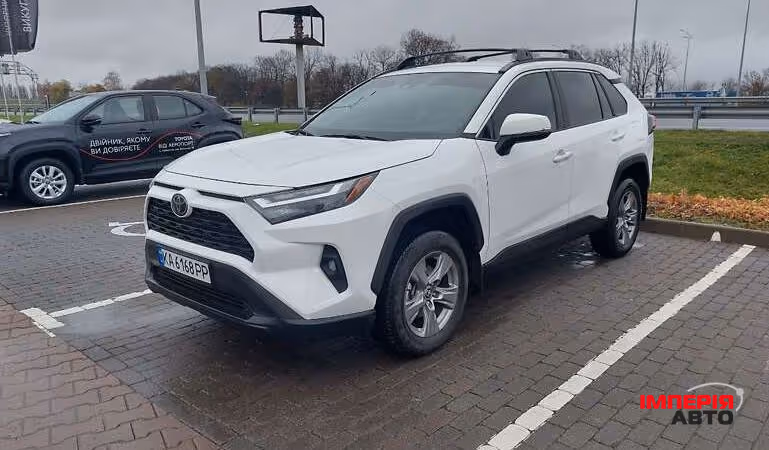 Toyota RAV4 - фото 1