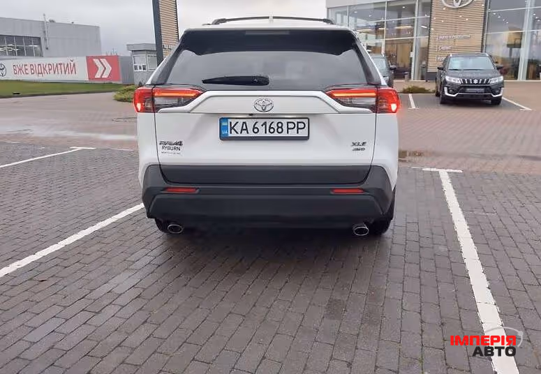 Toyota RAV4 - фото 3