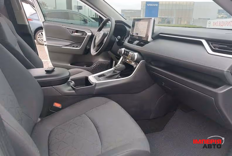 Toyota RAV4 - фото 8