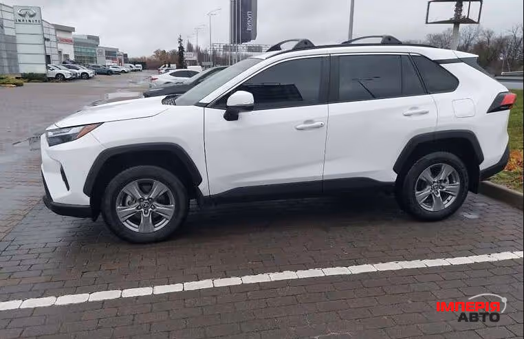 Toyota RAV4 - фото 2