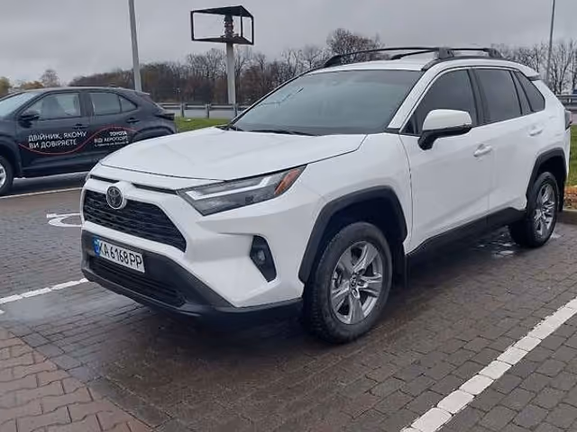 Toyota RAV4 - фото 1
