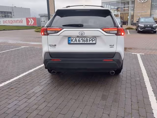 Toyota RAV4 - фото 3