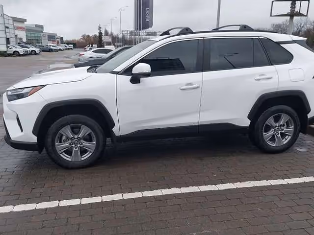 Toyota RAV4 - фото 2