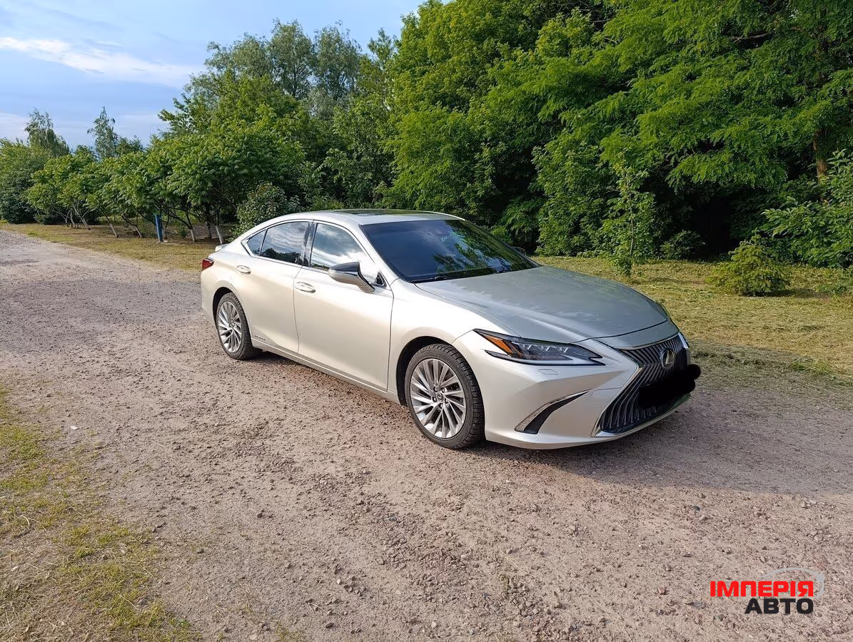 Lexus ES - фото 1