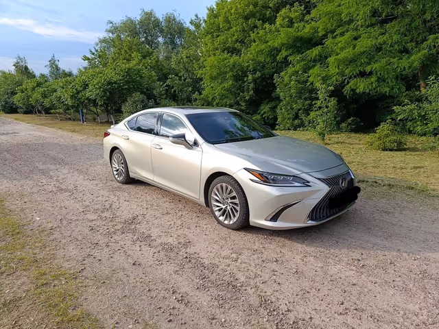 Lexus ES - фото 1