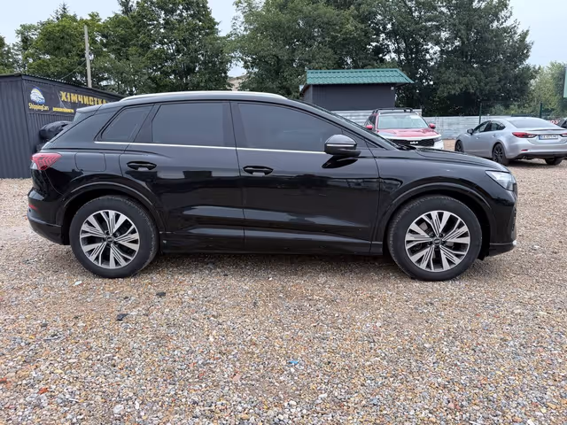 Audi Q4 e-tron - фото 3
