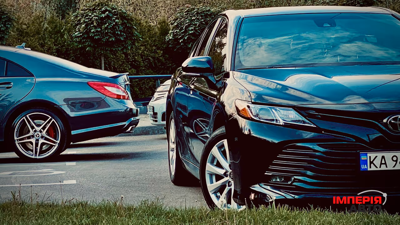 Toyota Camry - фото 1