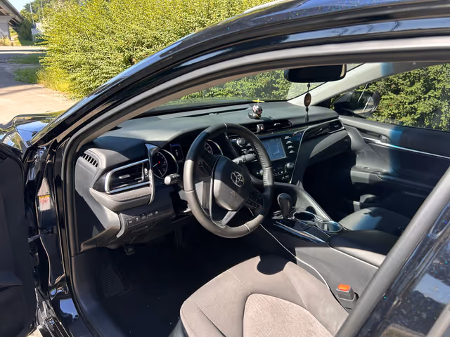 Toyota Camry - фото 4