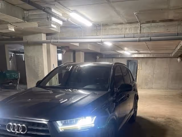 Audi Q7 - фото 2