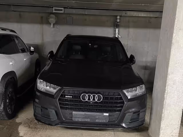 Audi Q7 - фото 1