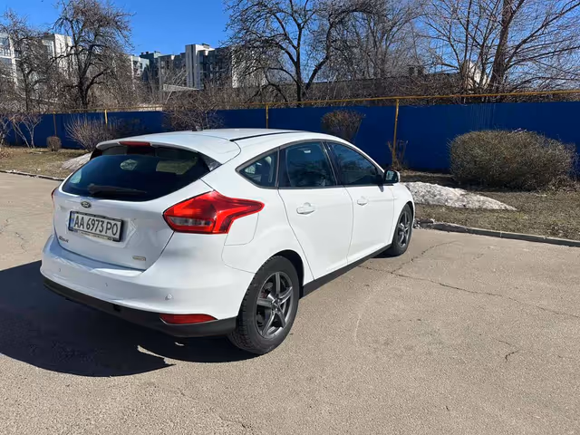 Ford Focus - фото 5
