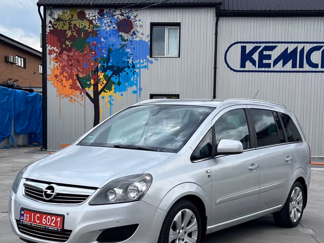 Opel Zafira - фото 5