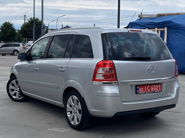 Opel Zafira - фото 2