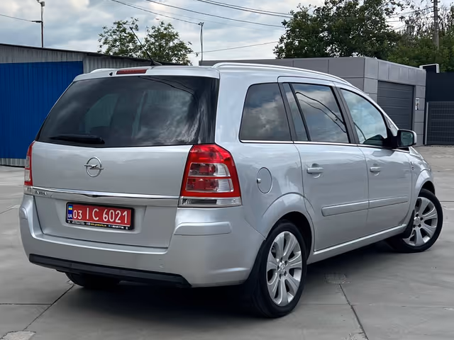 Opel Zafira - фото 4
