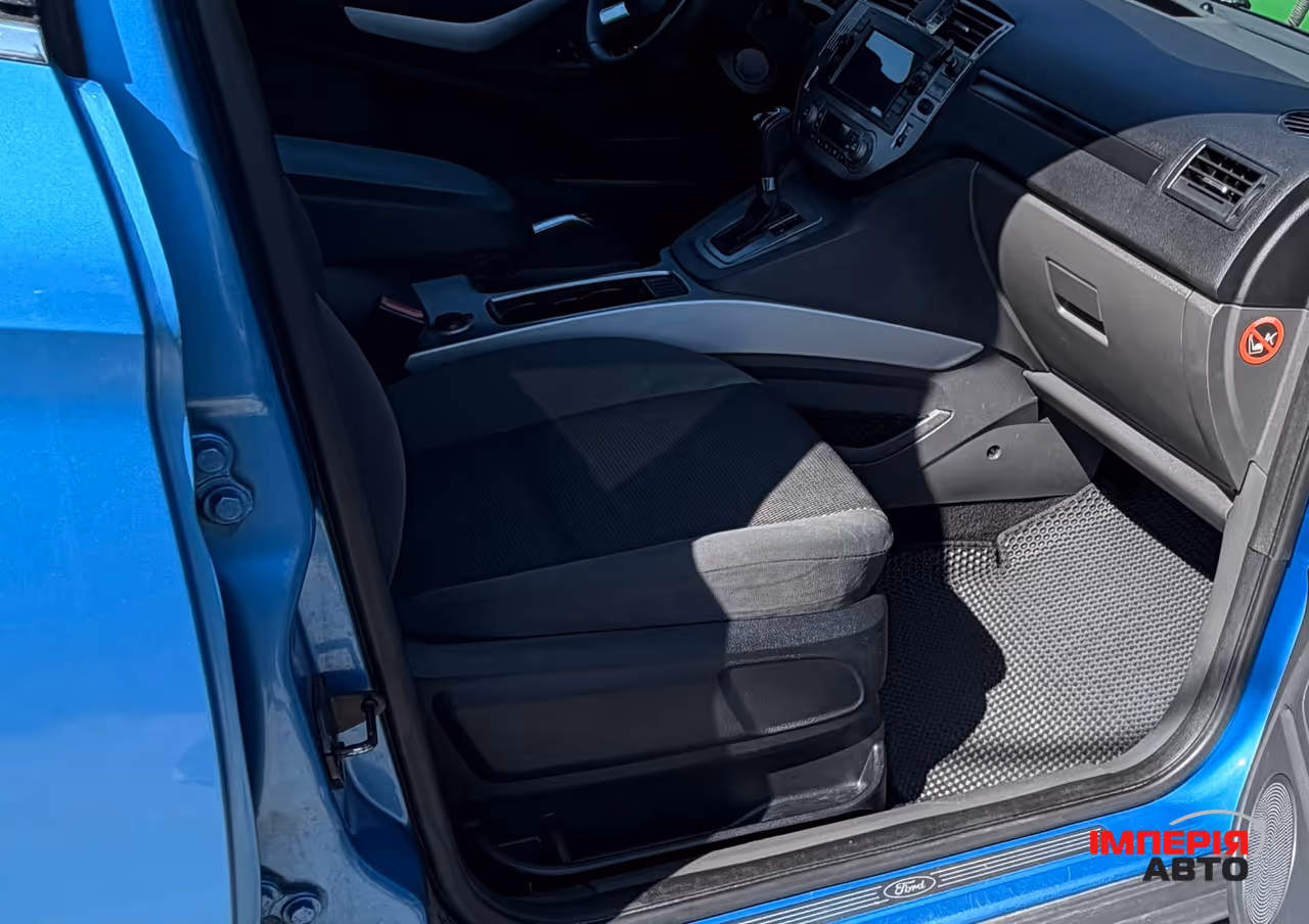 Ford Kuga - фото 12