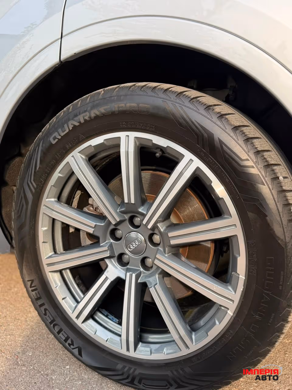 Audi Q7 - фото 8
