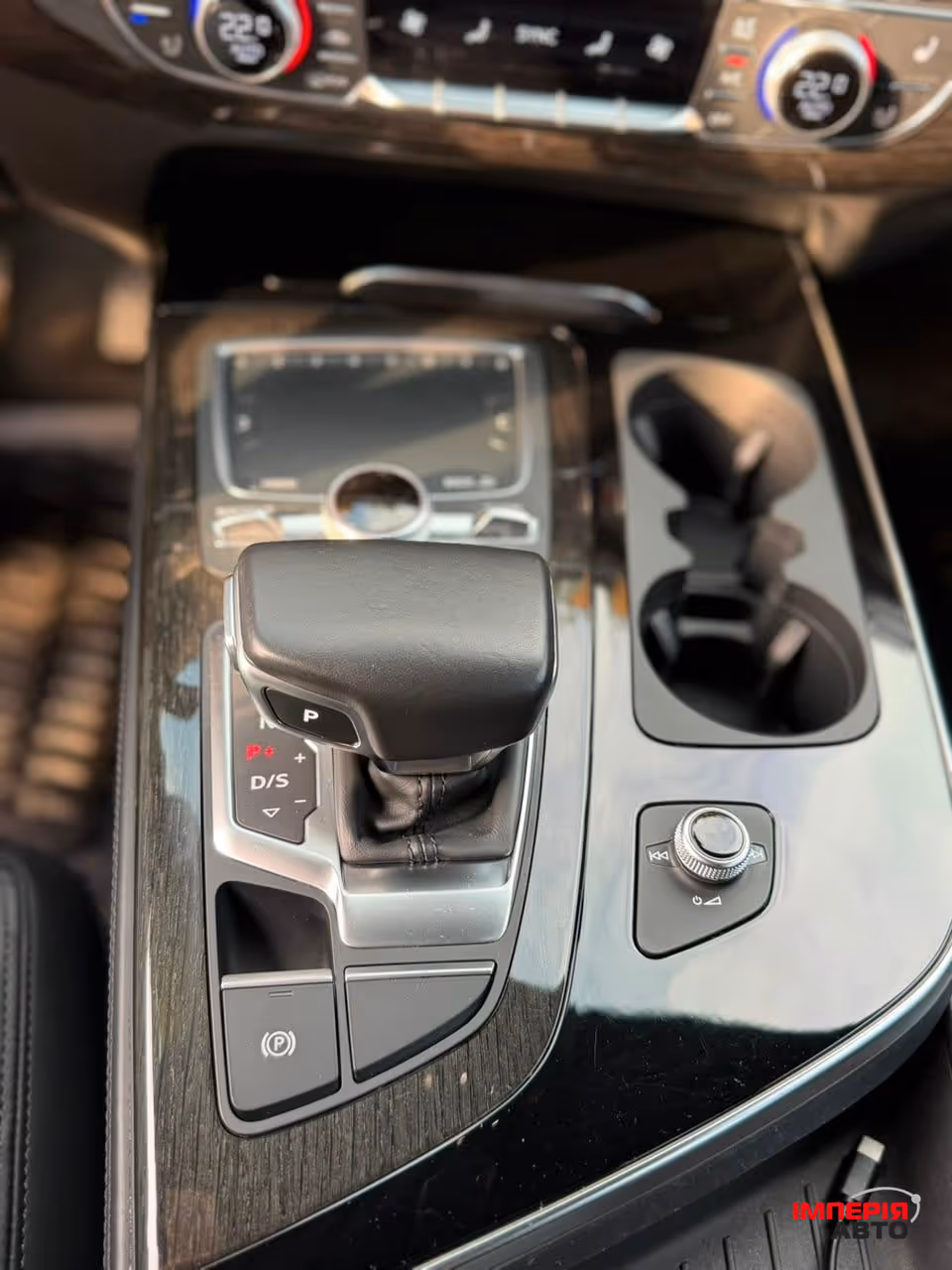 Audi Q7 - фото 15