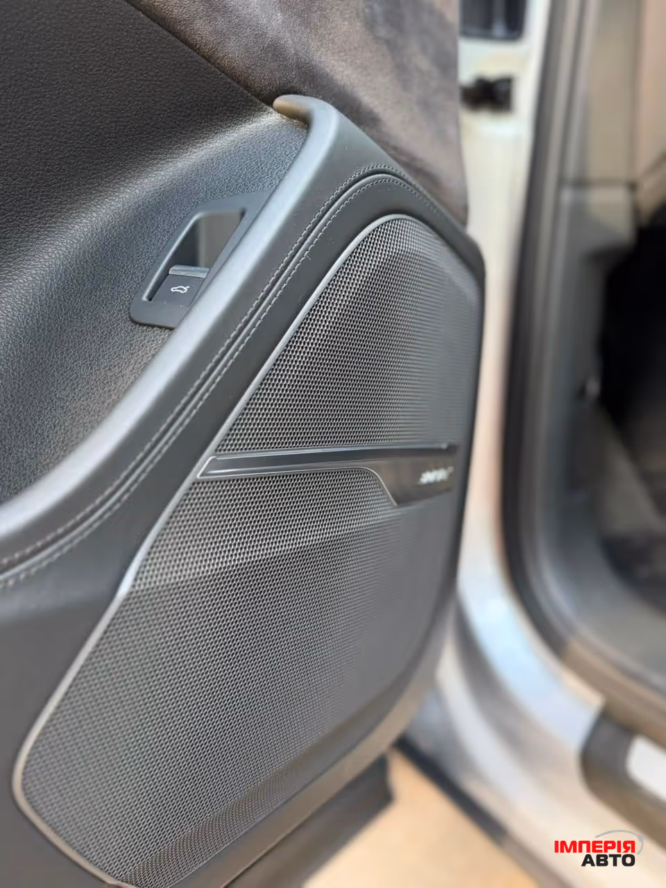 Audi Q7 - фото 11