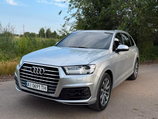 Audi Q7 - фото 1