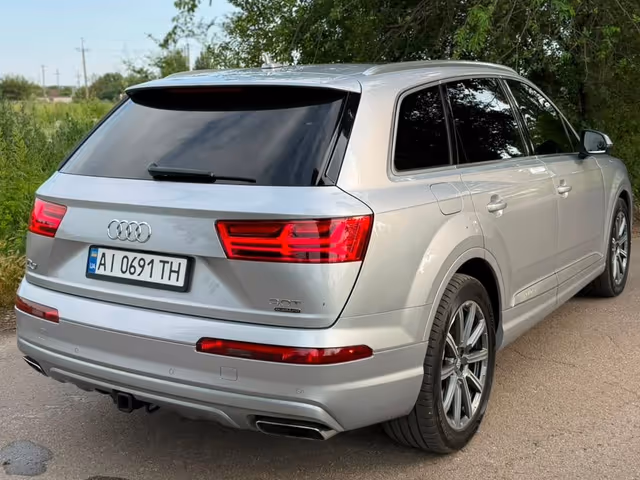 Audi Q7 - фото 5