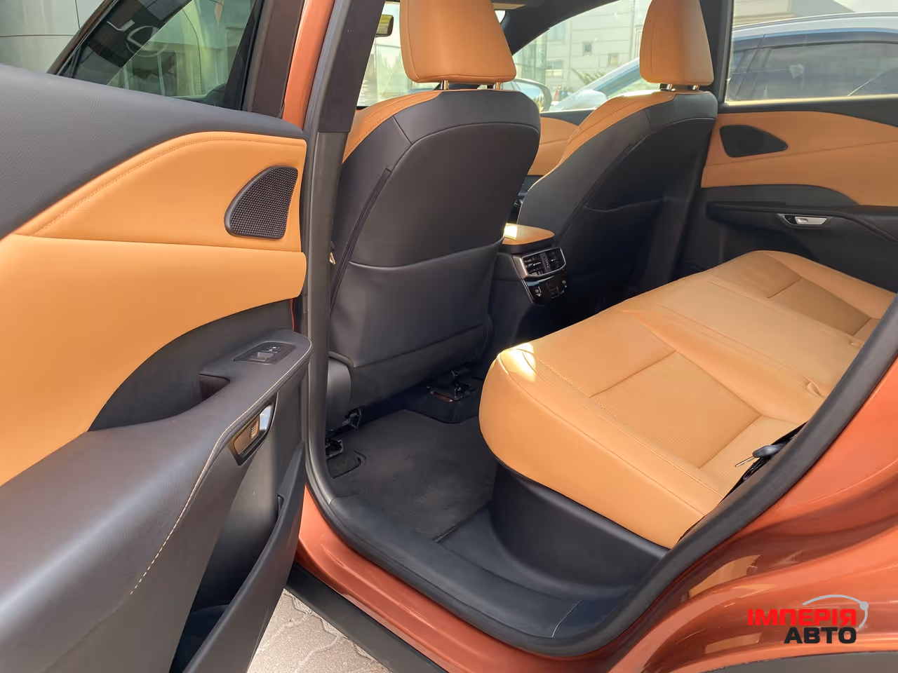 Lexus RX - фото 21